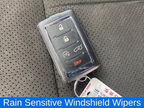 Used 2023 Jeep Grand Cherokee L Laredo image 22