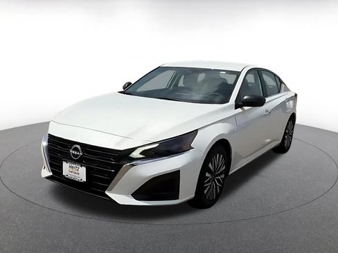 Used 2025 Nissan Altima 2.5 SV FWD image 7