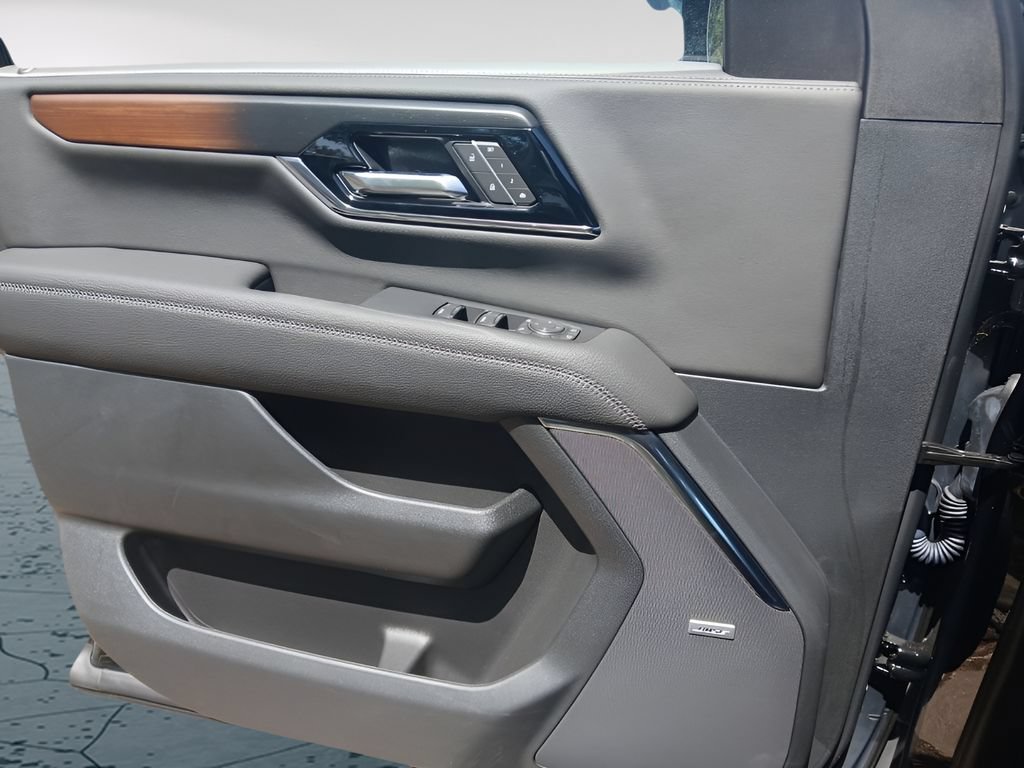 New 2026 GMC Yukon Denali w/ Denali Reserve Package AWD/4WD image 17