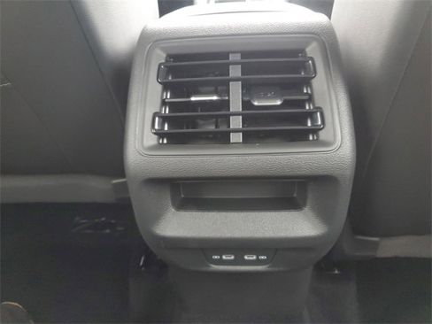 New 2025 Volkswagen Tiguan SE image 15