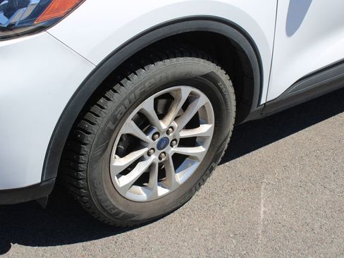 Used 2022 Ford Escape SE w/ Cold Weather Package AWD/4WD image 12