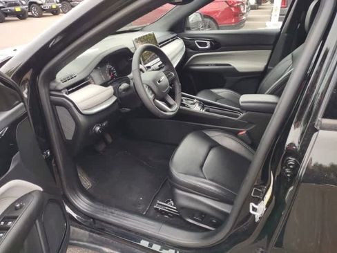 Used 2025 Jeep Compass Limited w/ Mopar Graphics Package AWD/4WD image 7