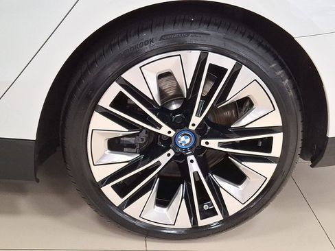 Used 2025 BMW i5 xDrive40 w/ Premium Package AWD/4WD image 7