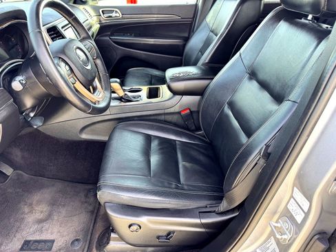 Used 2017 Jeep Grand Cherokee Limited image 12