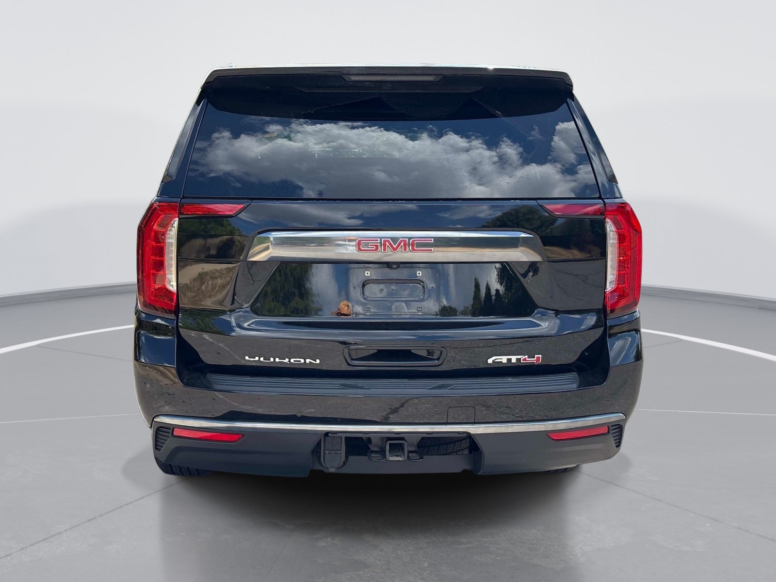 Used 2024 GMC Yukon XL AT4 w/ Technology Package AWD/4WD image 7