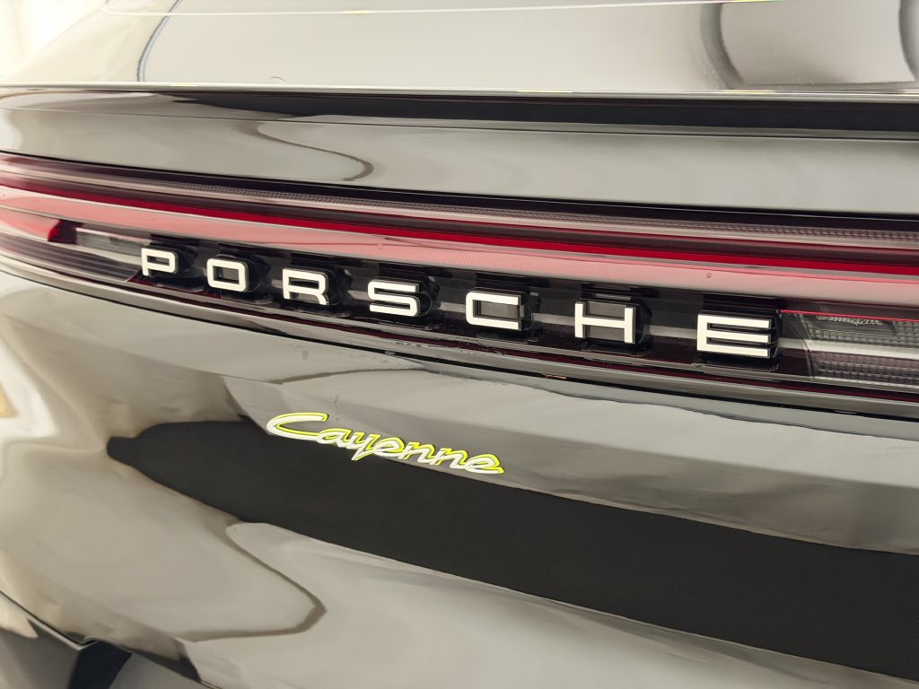 Certified 2025 Porsche Cayenne E-Hybrid Coupe AWD/4WD image 25