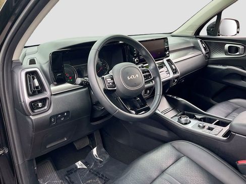 Used 2023 Kia Sorento EX image 9
