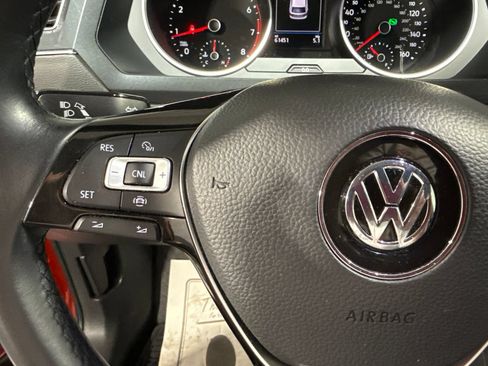 Used 2019 Volkswagen Tiguan SE w/ Panoramic Sunroof Package FWD image 34