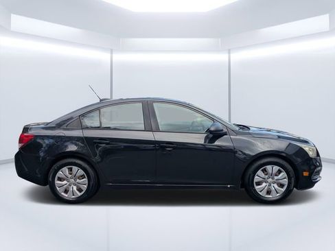 Used 2016 Chevrolet Cruze LS FWD image 2