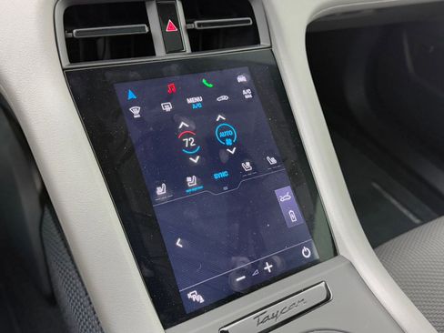 Used 2022 Porsche Taycan image 26