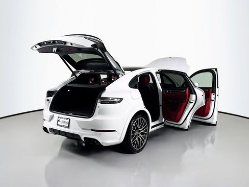 Used 2022 Porsche Cayenne GTS image 28