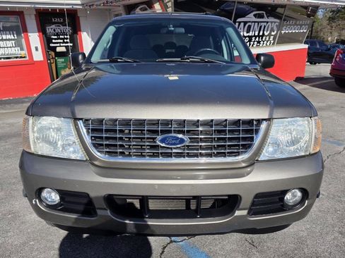 Used 2005 Ford Explorer XLT image 2