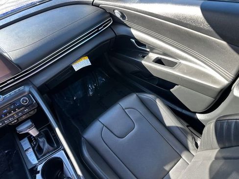Used 2023 Hyundai Elantra Limited image 19