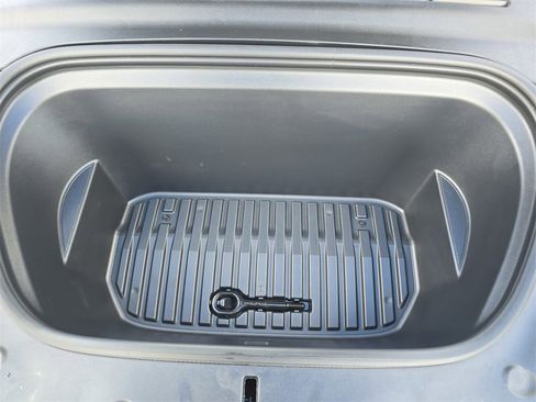 Used 2023 Tesla Model Y Long Range image 34