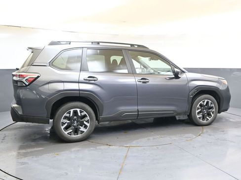 Used 2025 Subaru Forester Premium AWD/4WD image 6