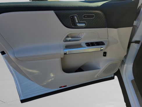 Certified 2025 Mercedes-Benz GLB 250 image 28