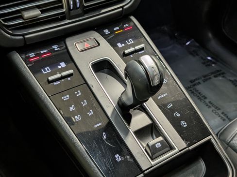 Certified 2022 Porsche Macan S AWD/4WD image 39