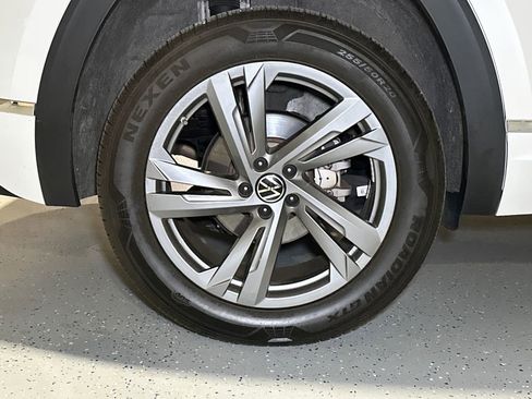 Used 2024 Volkswagen Atlas Cross Sport SEL R-Line AWD/4WD image 8