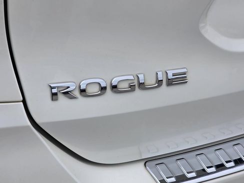 Used 2018 Nissan Rogue SL w/ Premium Package FWD image 5