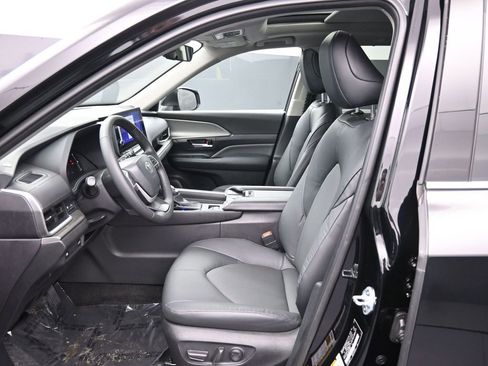 Certified 2025 Toyota Grand Highlander AWD image 19