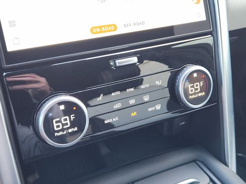 Certified 2023 Land Rover Discovery S R-Dynamic image 21