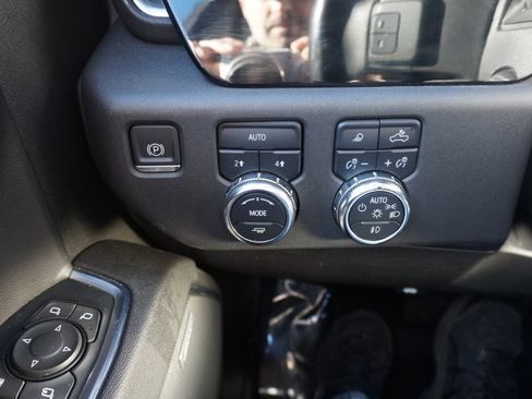 Used 2023 GMC Sierra 1500 SLT w/ SLT Convenience Package AWD/4WD image 17