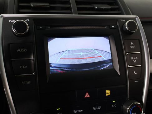 Used 2017 Toyota Camry SE FWD image 6