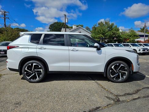 Used 2023 Mitsubishi Outlander SE image 6