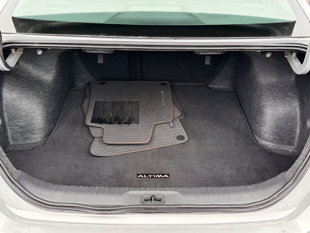 Used 2025 Nissan Altima 2.5 SR FWD image 35