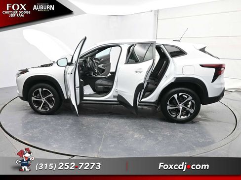 Used 2024 Chevrolet Trax RS image 35