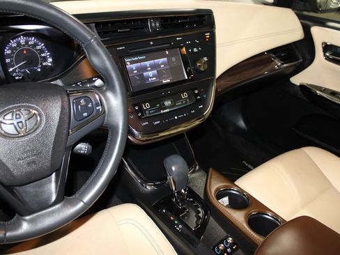 Used 2015 Toyota Avalon Limited FWD image 5