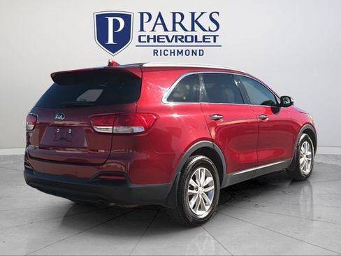 Used 2017 Kia Sorento LX w/ LX Convenience Package image 7