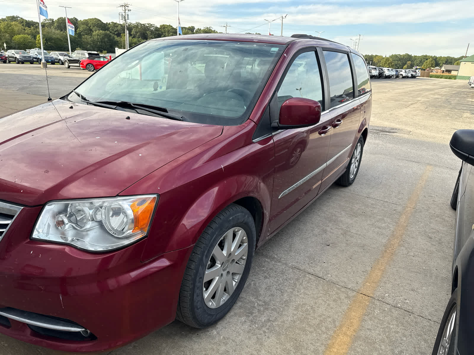 Used 2015 Chrysler Town & Country Touring FWD image 4