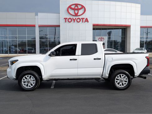Certified 2025 Toyota Tacoma SR AWD/4WD image 4