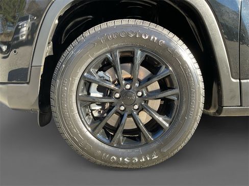 Certified 2023 Jeep Cherokee Altitude Lux image 16