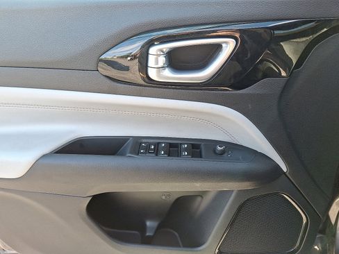 Certified 2024 Jeep Compass Limited image 12