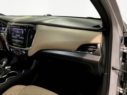 Used 2022 Chevrolet Traverse LS FWD image 27