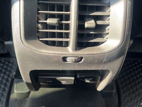 Used 2020 Jeep Cherokee Latitude Plus w/ Cold Weather Group AWD/4WD image 26