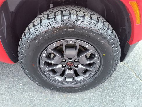 Used 2022 Nissan Frontier SV AWD/4WD image 12