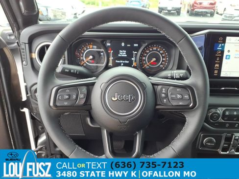 Used 2025 Jeep Gladiator Sport w/ Premium Package AWD/4WD image 19