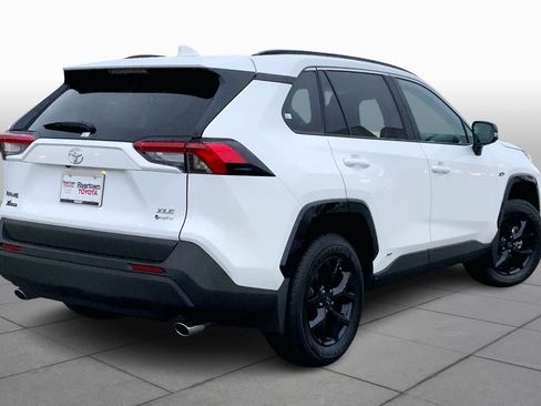 Used 2025 Toyota RAV4 XLE image 12