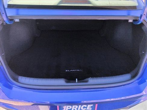 Used 2023 Hyundai Elantra SEL w/ Convenience Package image 6