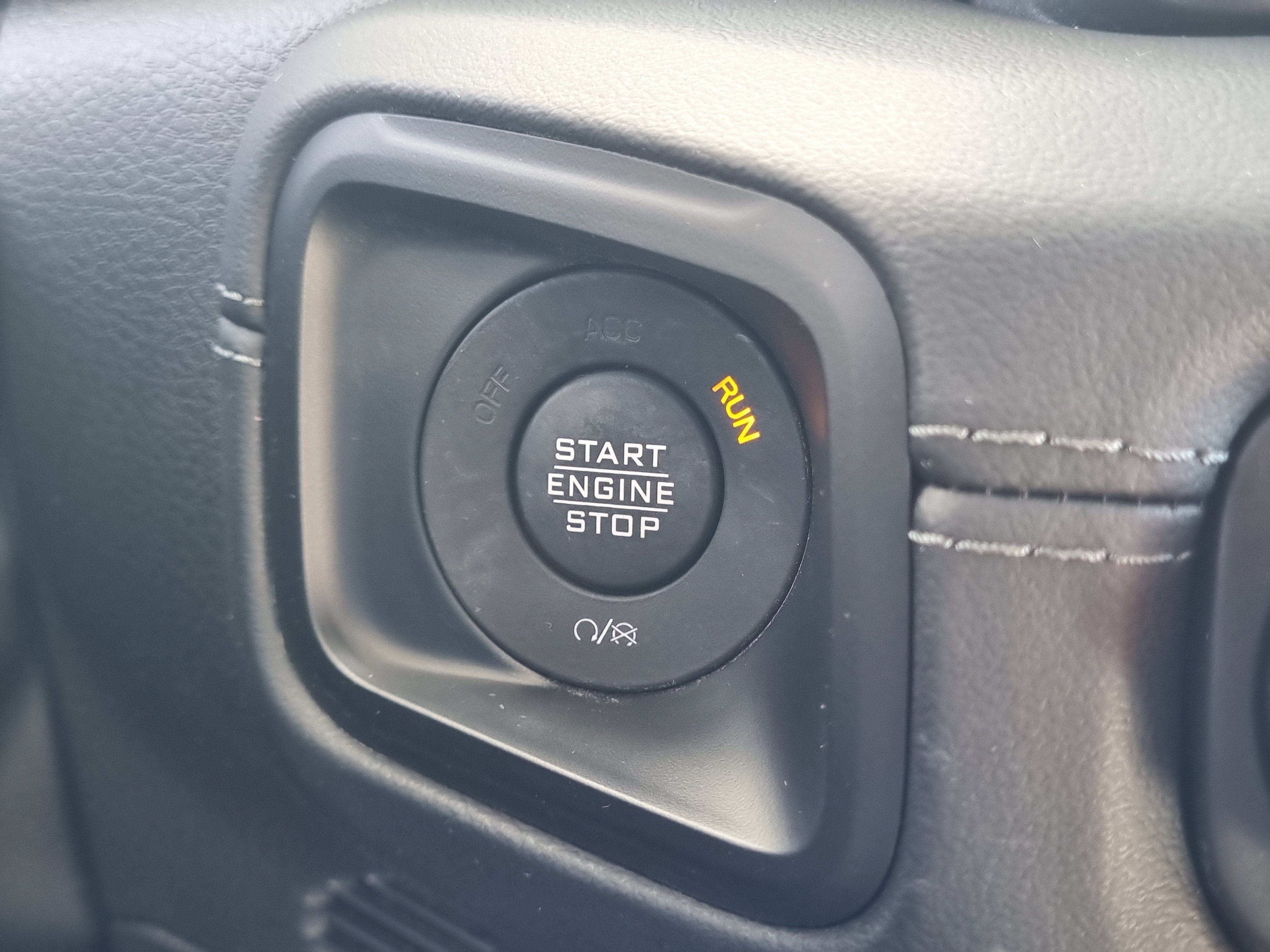 Used 2024 Jeep Wrangler High Altitude AWD/4WD image 31