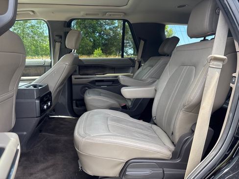 Used 2018 Ford Expedition Limited RWD image 13