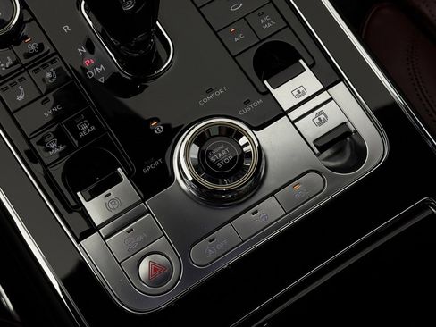 Used 2020 Bentley Flying Spur W12 image 13