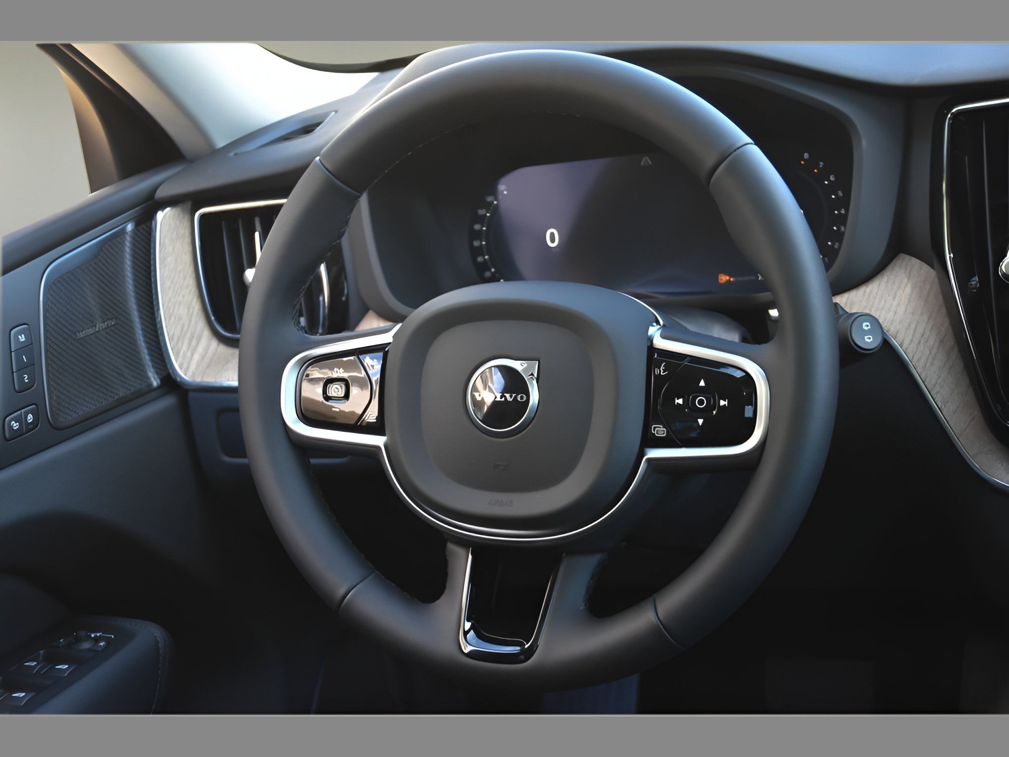 Certified 2026 Volvo XC60 B5 Plus w/ Protection Package Premier AWD/4WD image 17