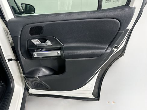 Used 2024 Mercedes-Benz EQB 250+ image 30