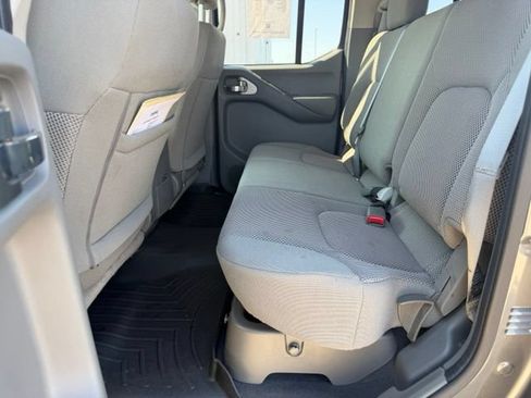 Used 2020 Nissan Frontier SV AWD/4WD image 12