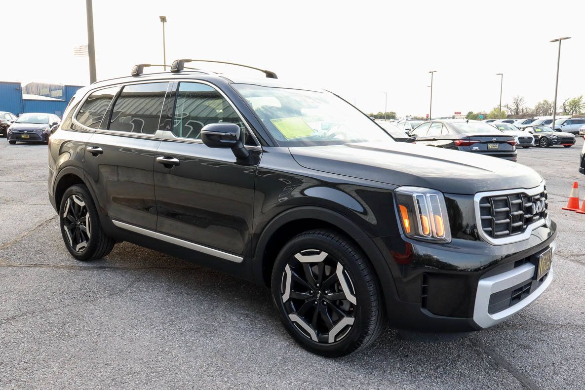 Used 2025 Kia Telluride S AWD/4WD image 3