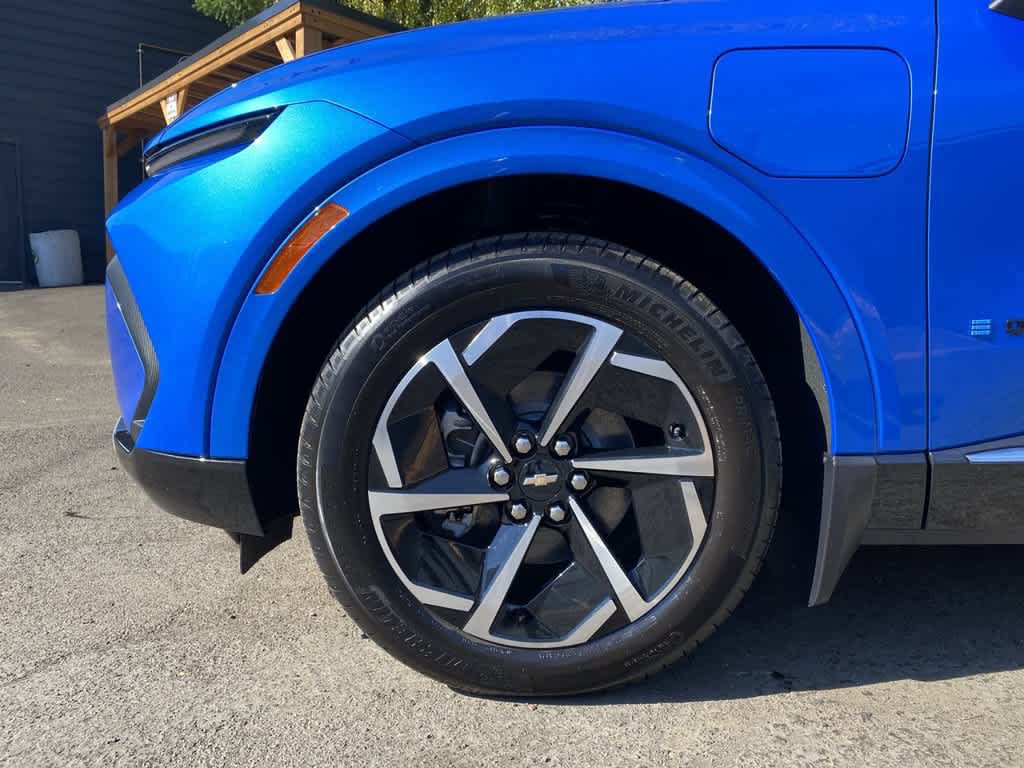 Used 2024 Chevrolet Equinox EV LT w/ LPO, Trailering Package AWD/4WD image 11